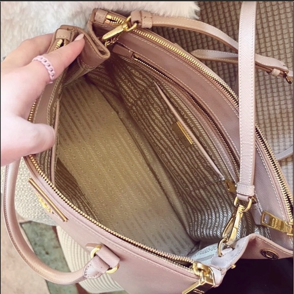 PRADA BAG ❤️ - Picture 6 of 16